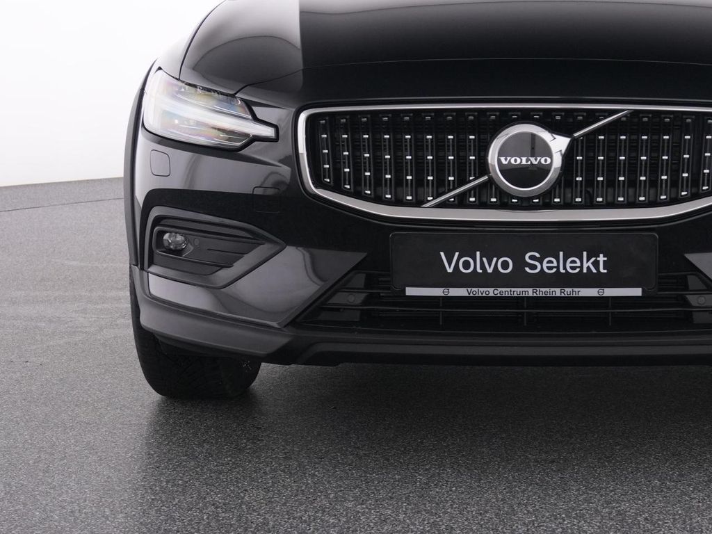 Volvo V60 Cross Country 2023