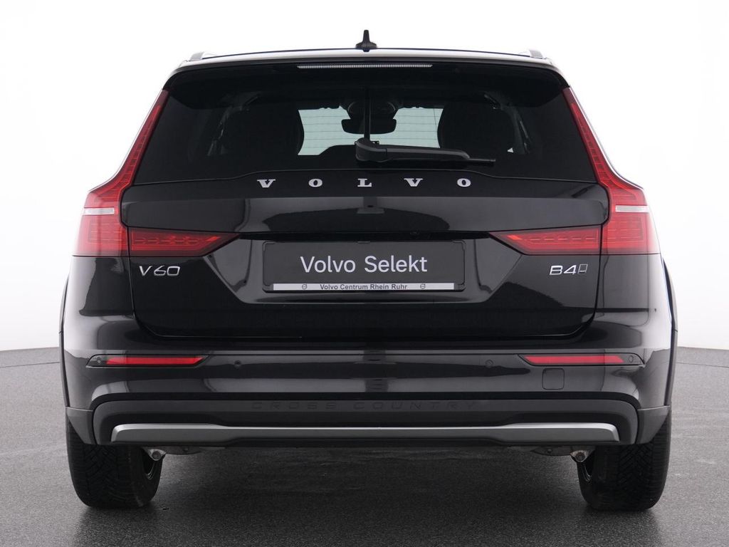 Volvo V60 Cross Country 2023