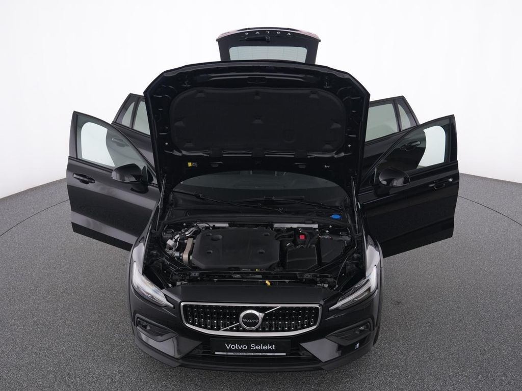 Volvo V60 Cross Country 2023