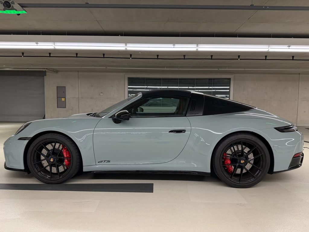 Porsche 992 2025