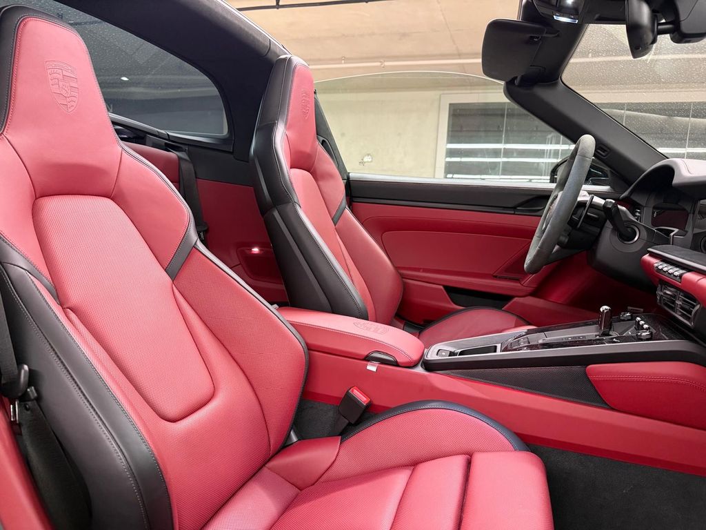 Porsche 992 2025