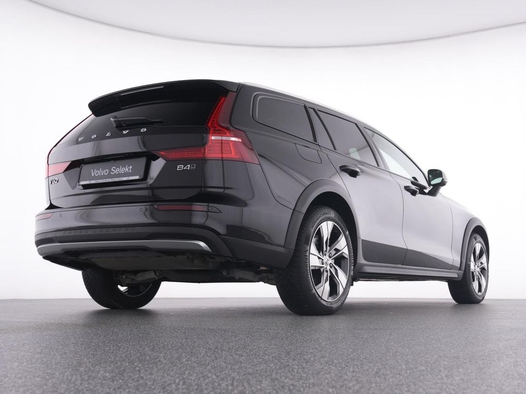 Volvo V60 Cross Country 2023
