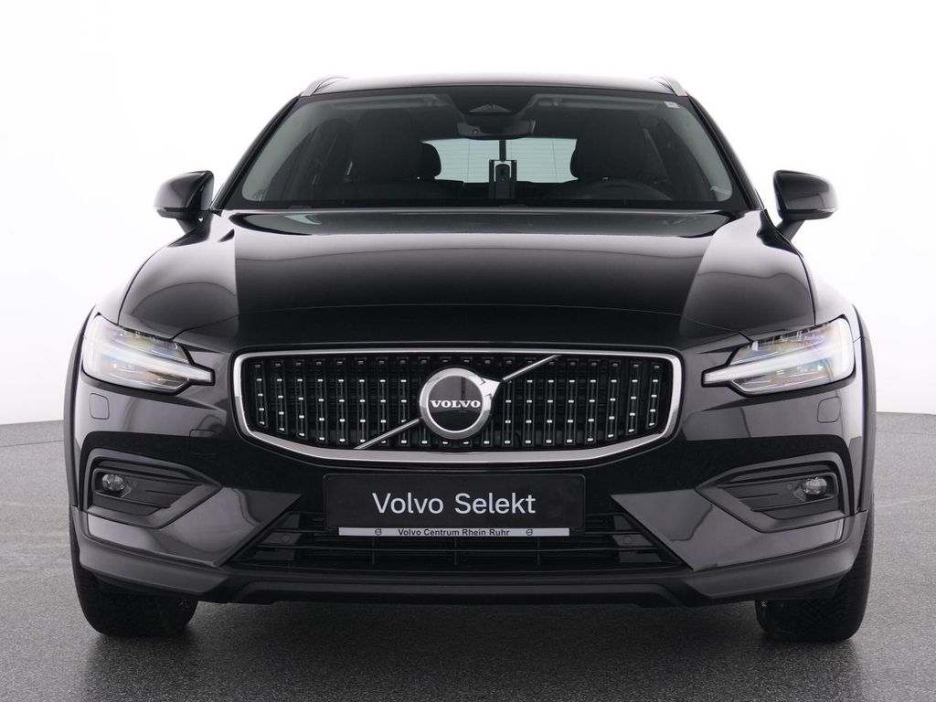 Volvo V60 Cross Country 2023