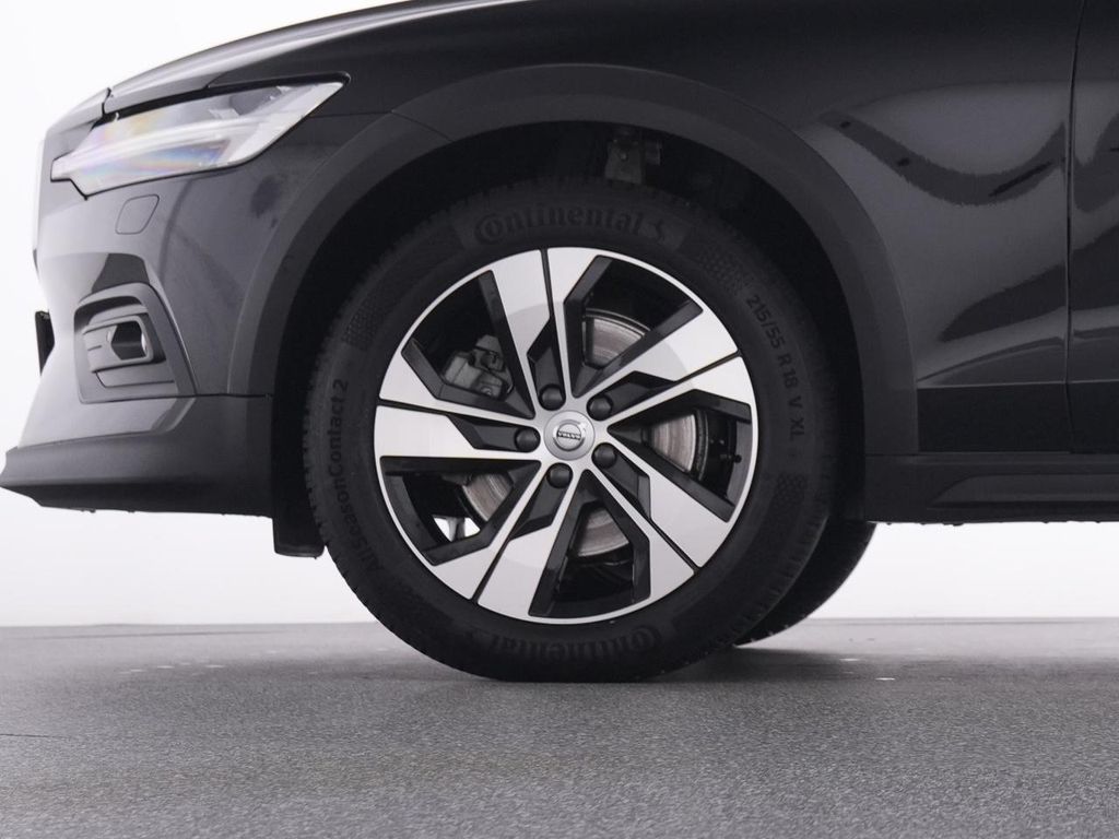 Volvo V60 Cross Country 2023