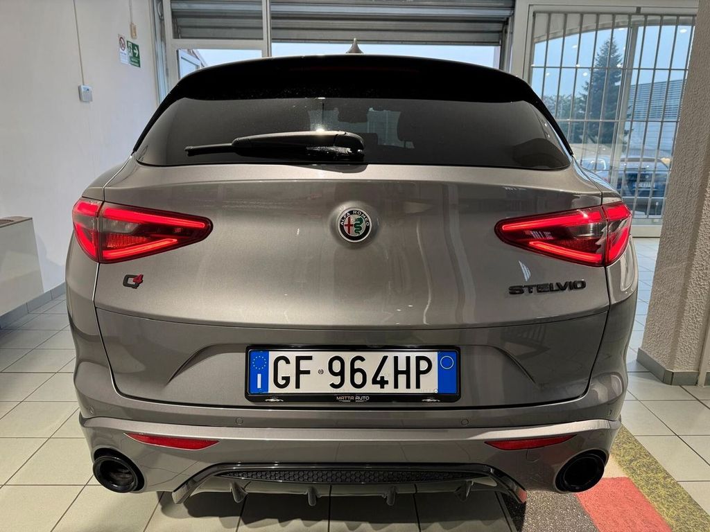 Alfa Romeo Stelvio 2021
