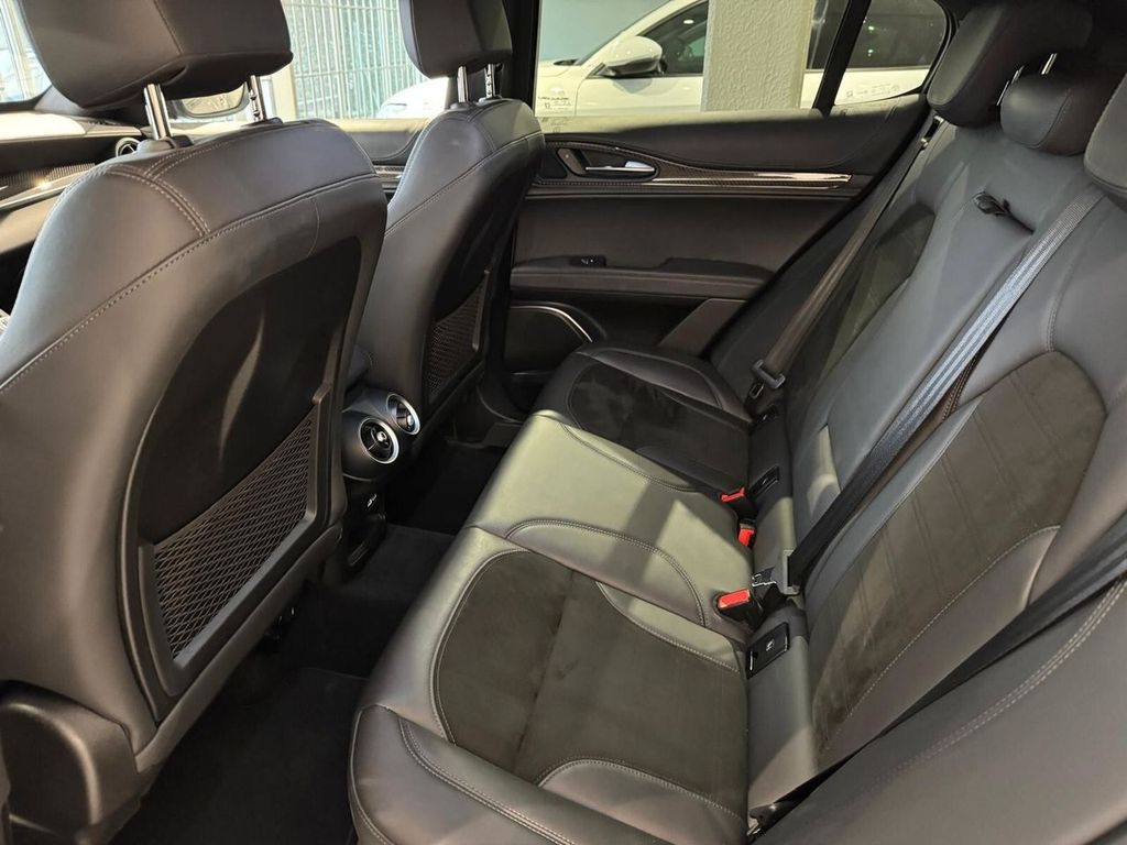 Alfa Romeo Stelvio 2021