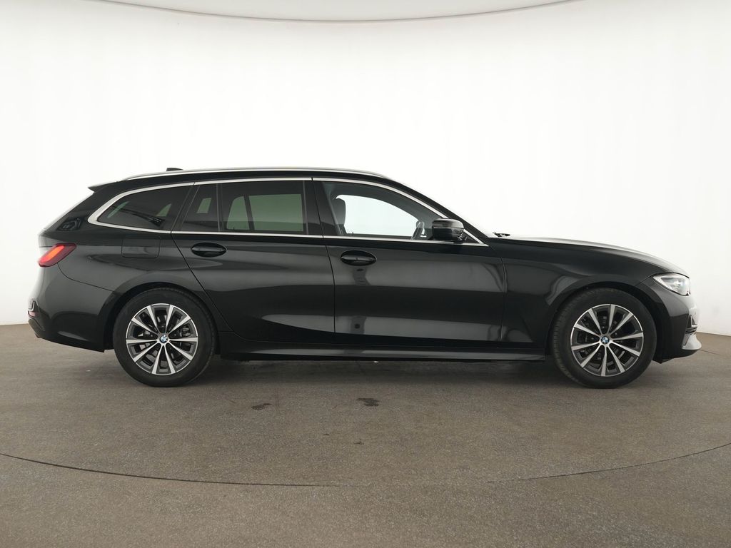 BMW 318 2022