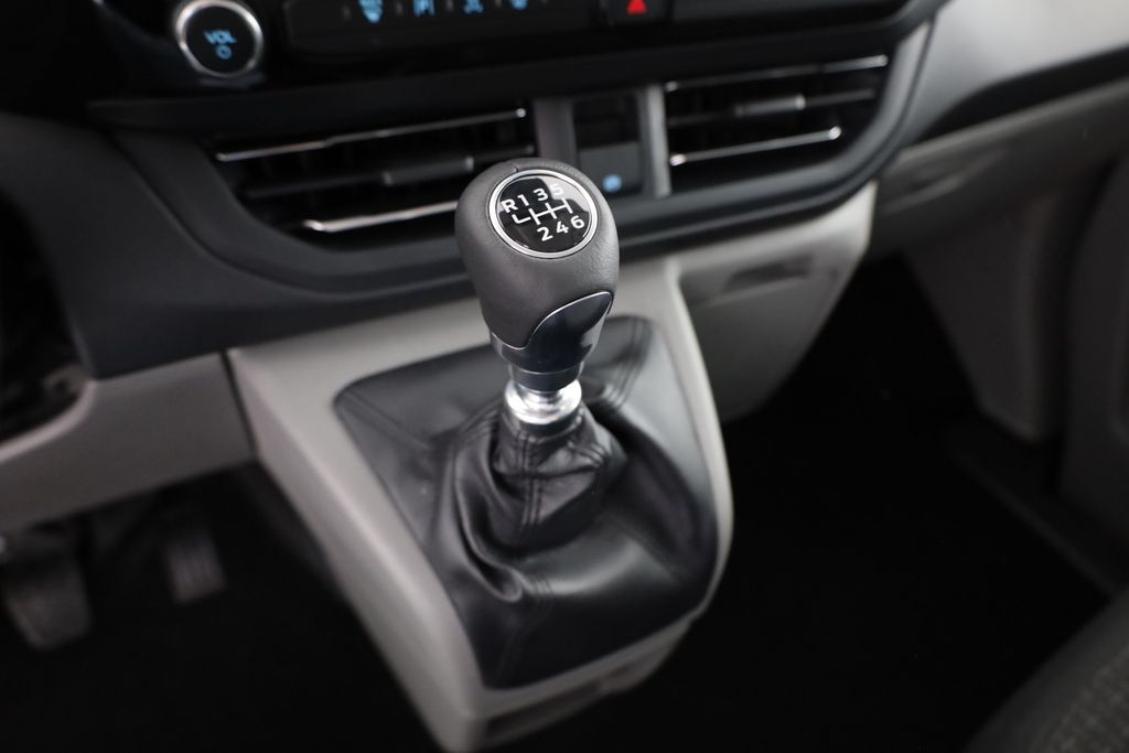 Ford Tourneo Custom 2025