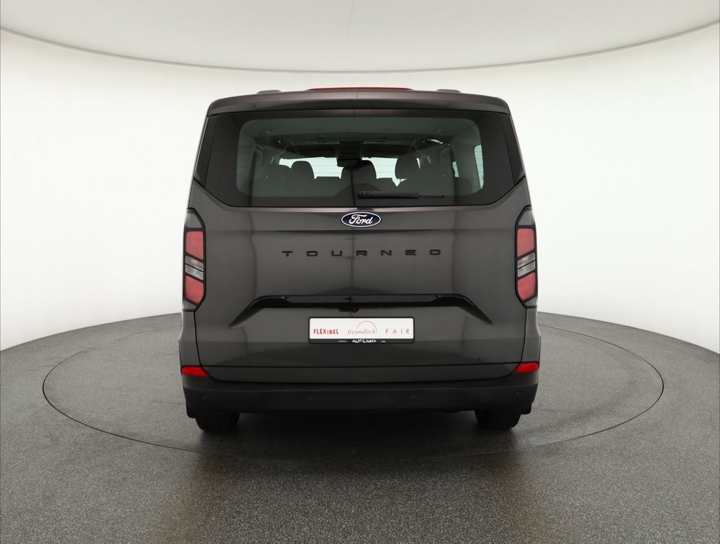 Ford Tourneo Custom 2025