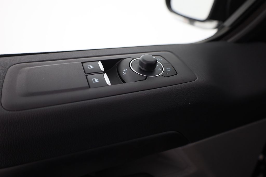 Ford Tourneo Custom 2025