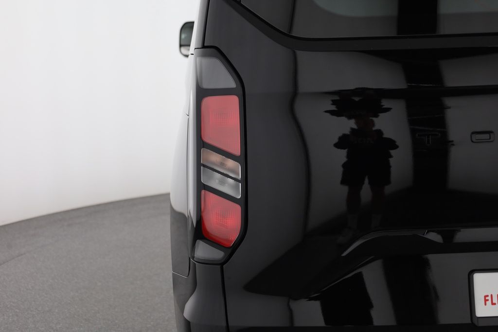 Ford Tourneo Custom 2025