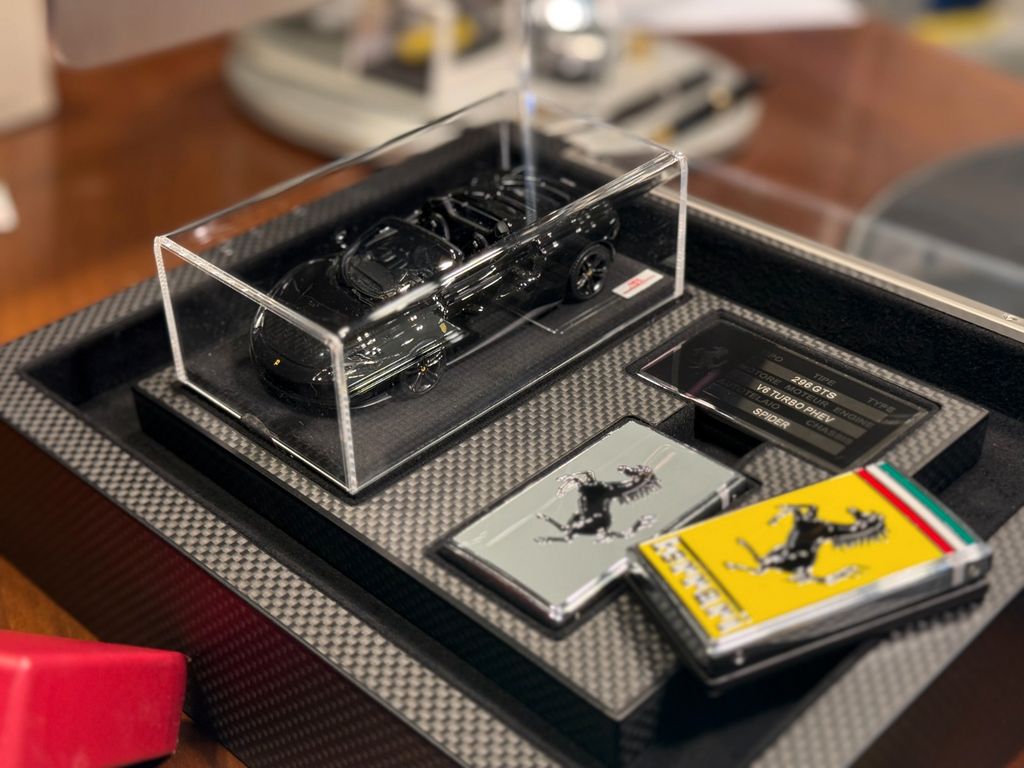 Ferrari 296 GTS 2025