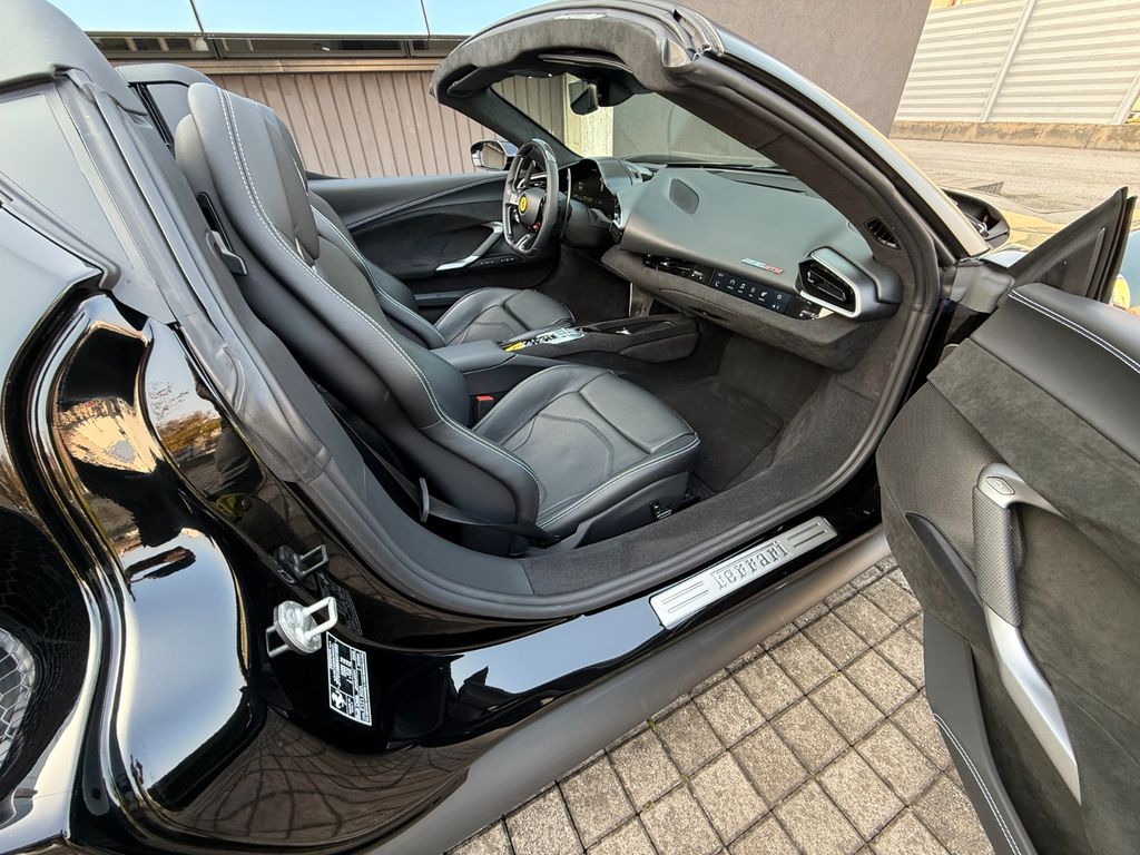 Ferrari 296 GTS 2025