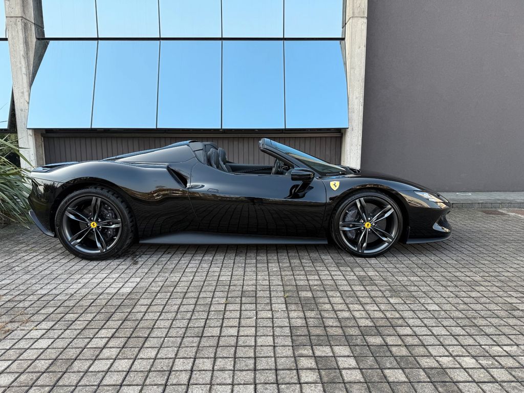 Ferrari 296 GTS 2025