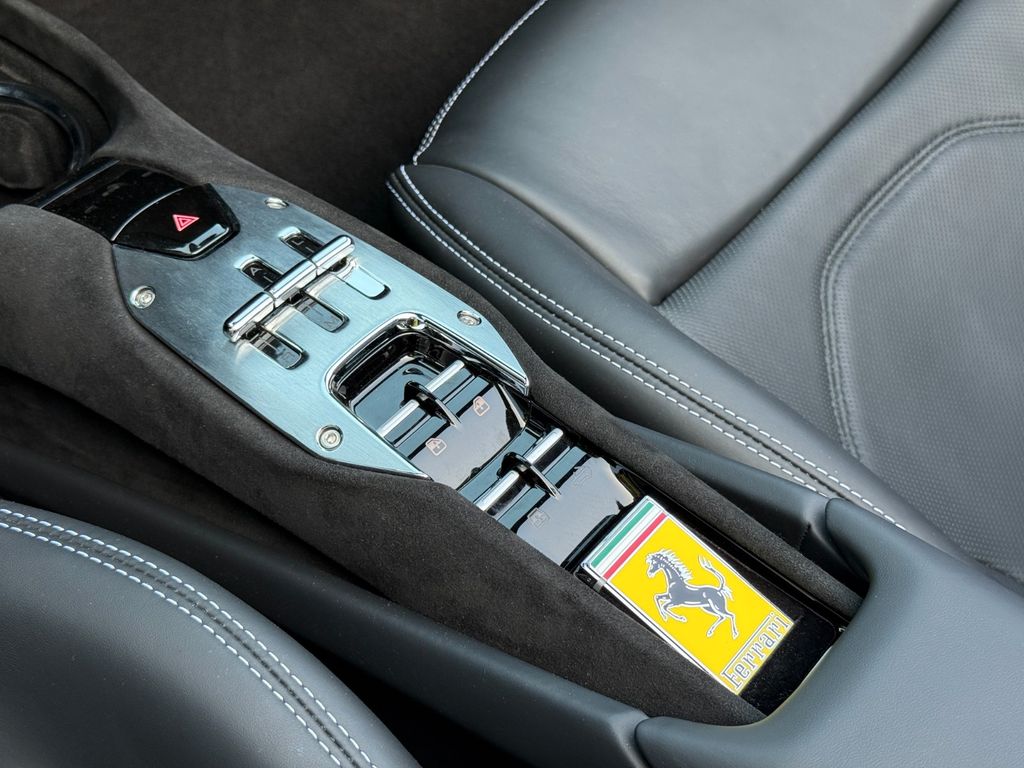 Ferrari 296 GTS 2025