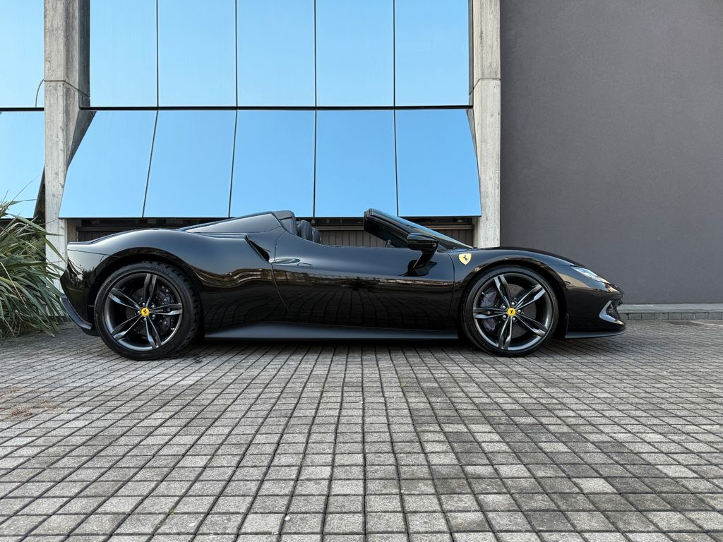 Ferrari 296 GTS 2025