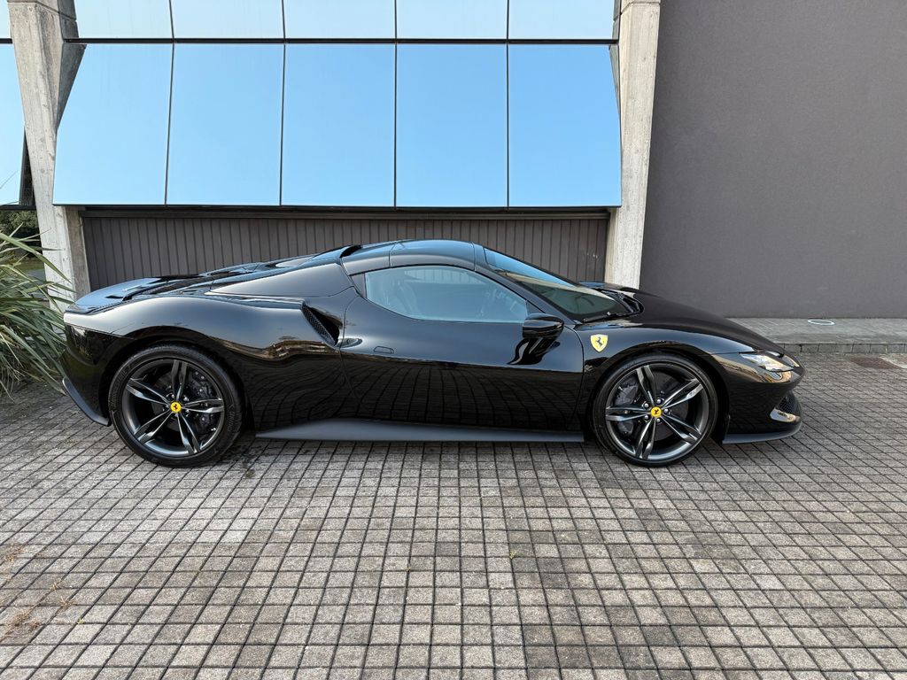 Ferrari 296 GTS 2025