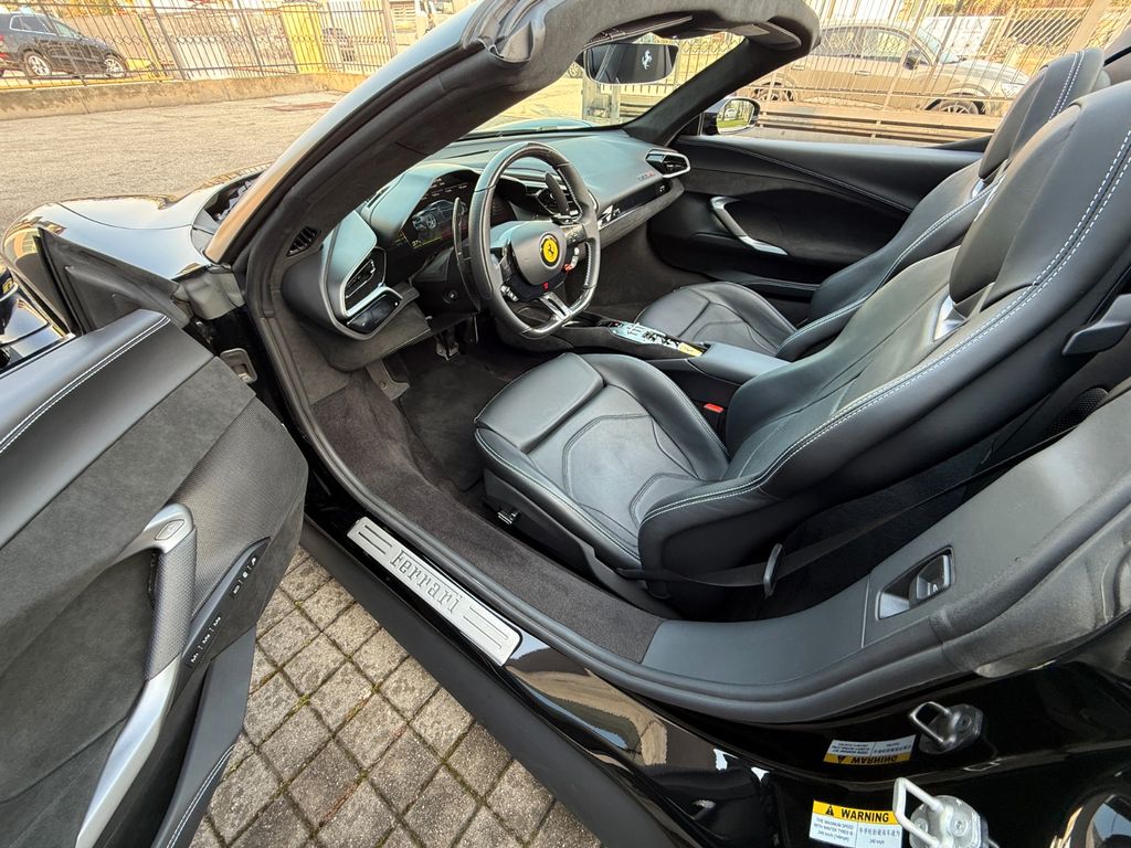 Ferrari 296 GTS 2025