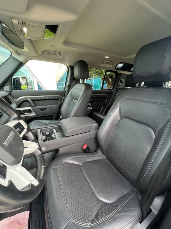 Land Rover Defender 2022