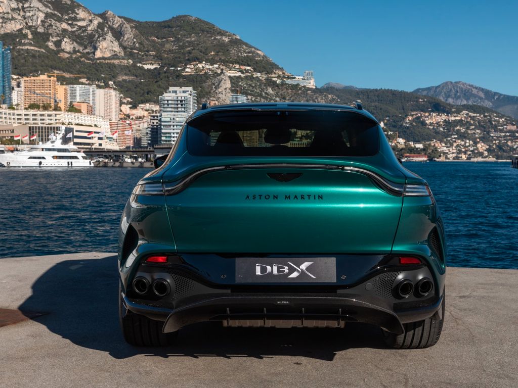 Aston Martin DBX 2024