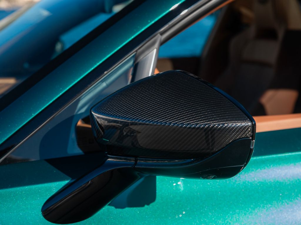 Aston Martin DBX 2024