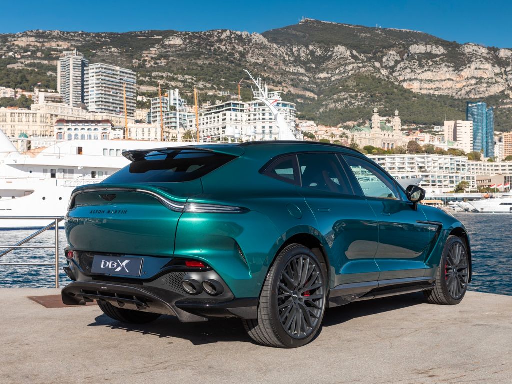 Aston Martin DBX 2024