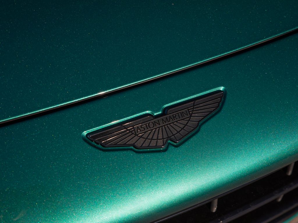 Aston Martin DBX 2024