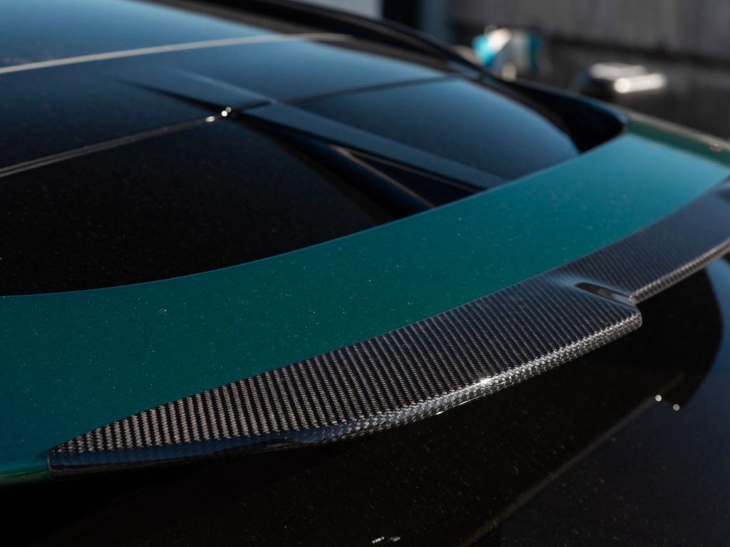 Aston Martin DBX 2024