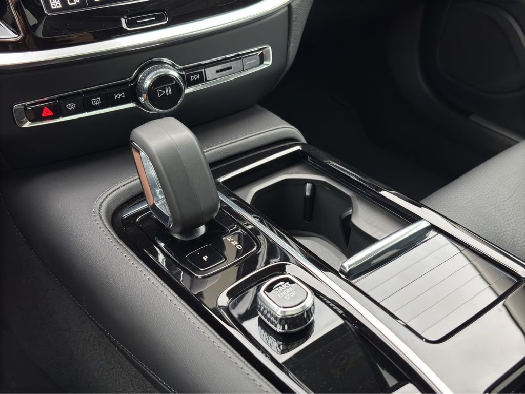 Volvo V60 2025