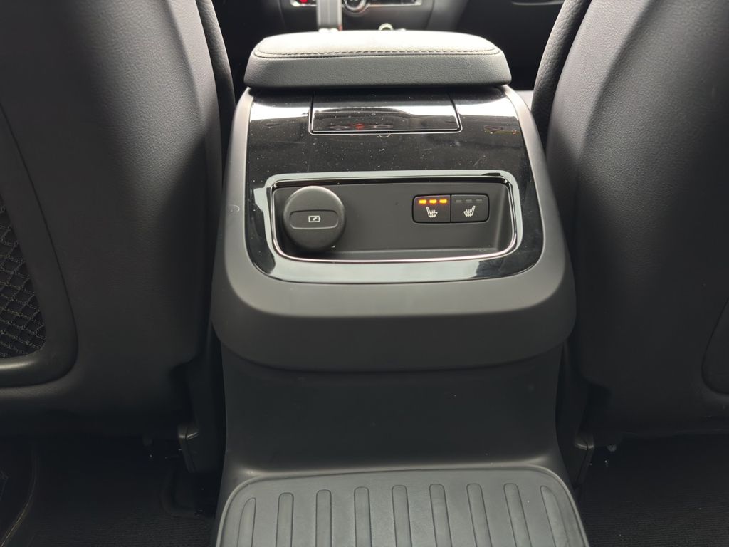 Volvo V60 2025