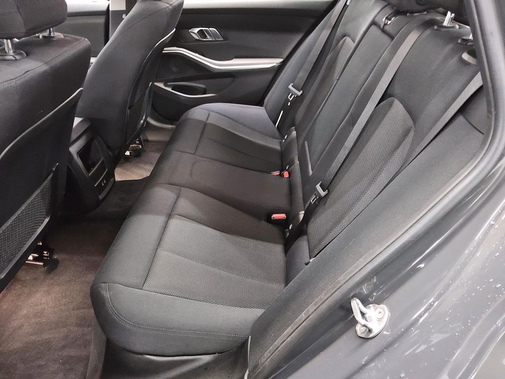 BMW 318 2021