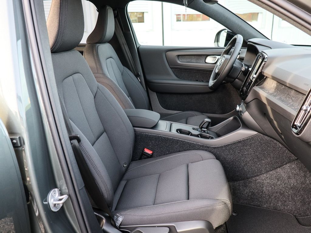Volvo EX40 2025