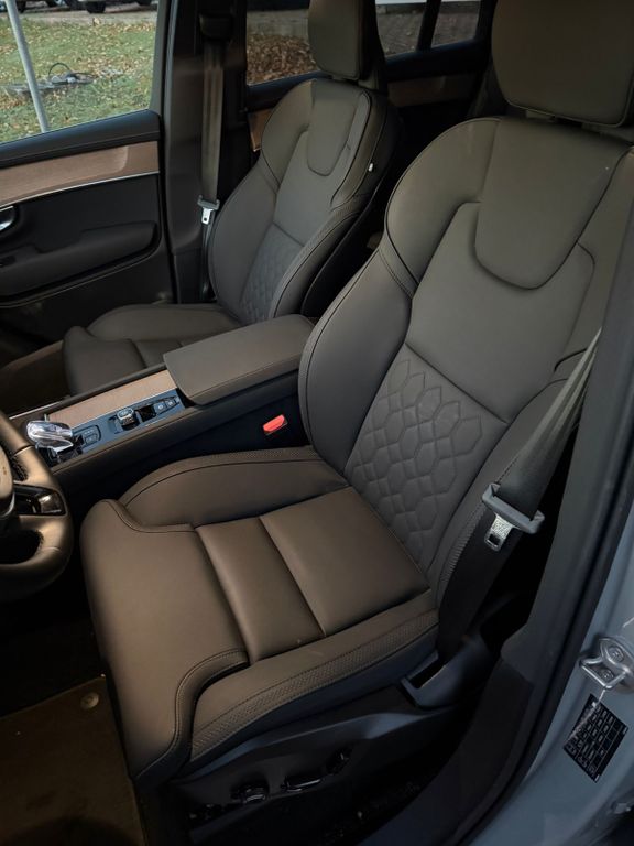 Volvo XC90 2025
