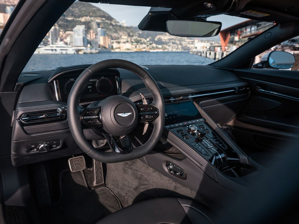 Aston Martin DB12 2025