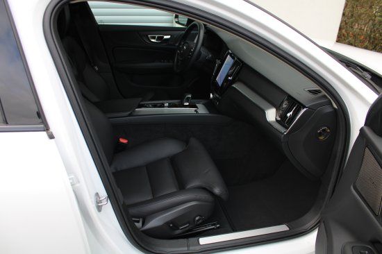 Volvo V60 2023