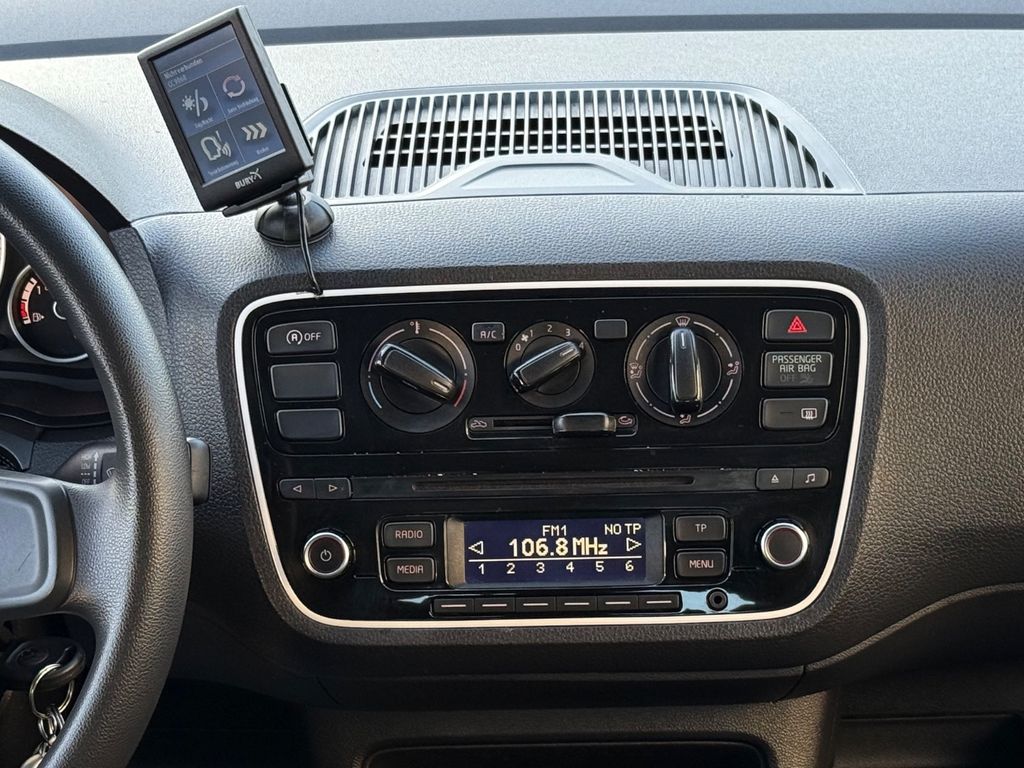 Volkswagen up! 2014