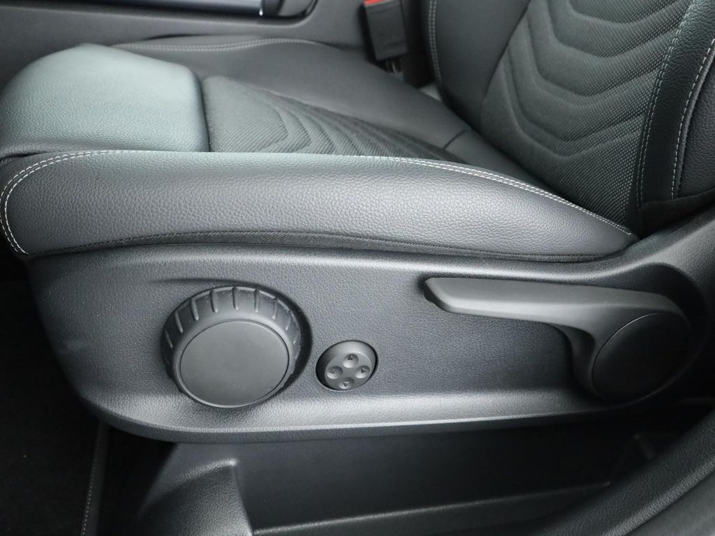 Mercedes-Benz GLA 200 2024