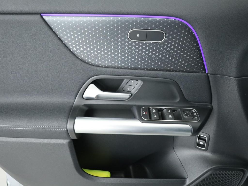 Mercedes-Benz GLA 200 2024