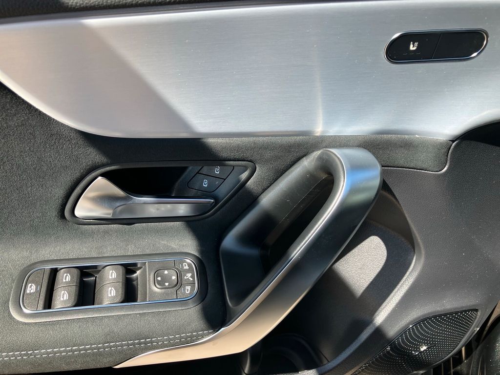 Mercedes-Benz A 200 2025