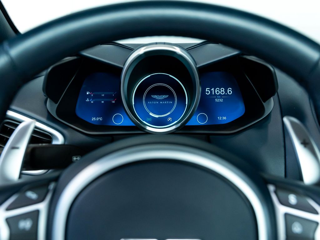 Aston Martin DBS 2020