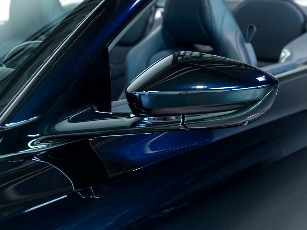 Aston Martin DBS 2020