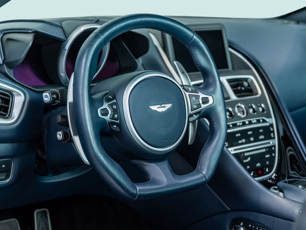 Aston Martin DBS 2020