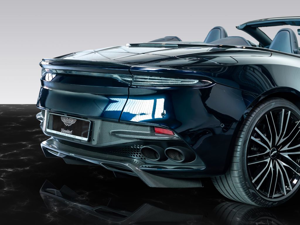 Aston Martin DBS 2020