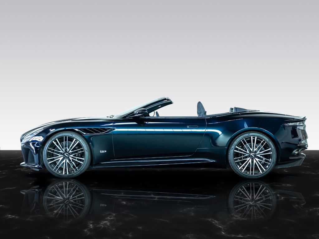 Aston Martin DBS 2020