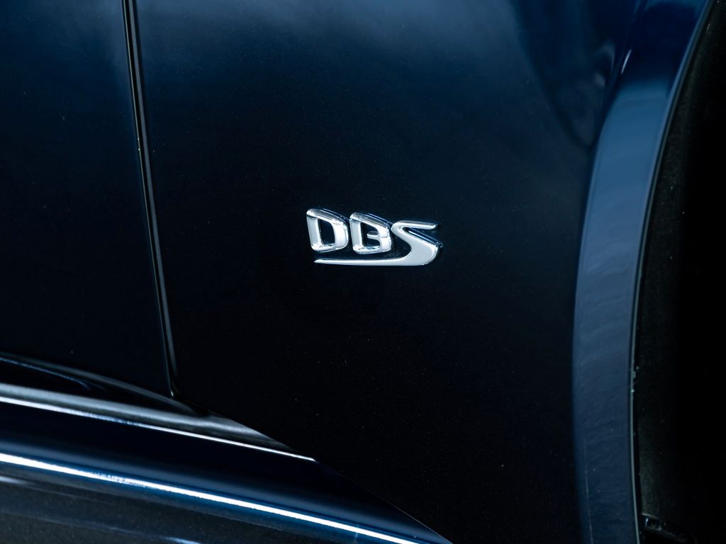 Aston Martin DBS 2020