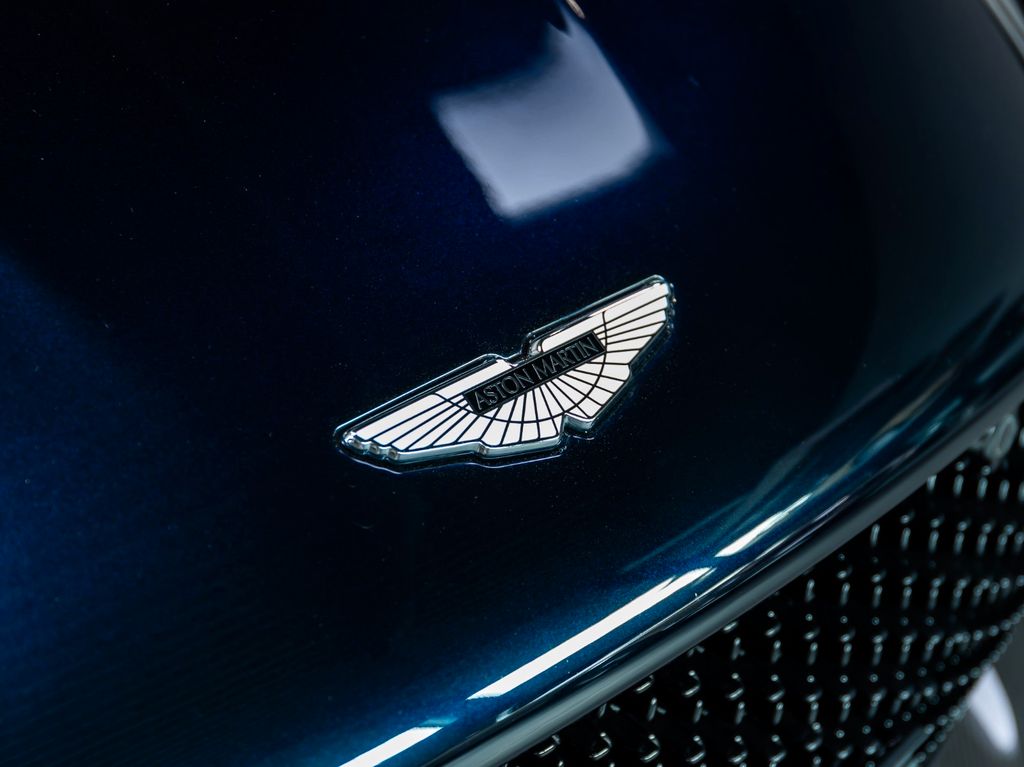 Aston Martin DBS 2020