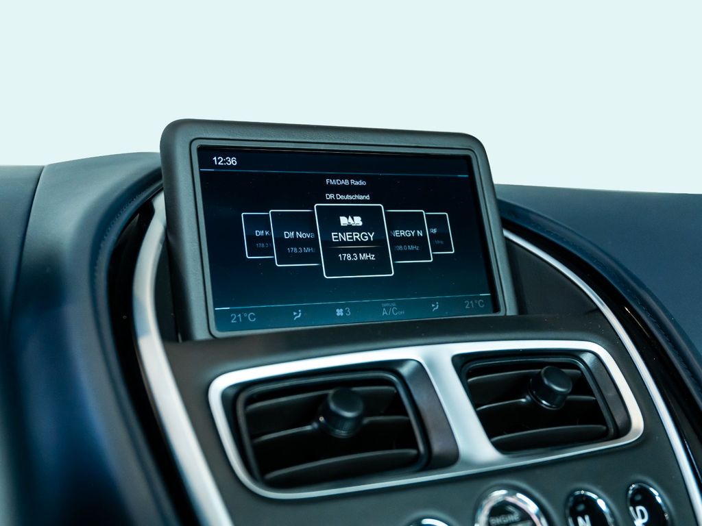 Aston Martin DBS 2020