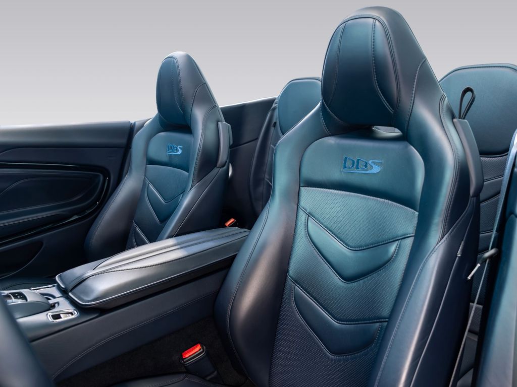 Aston Martin DBS 2020