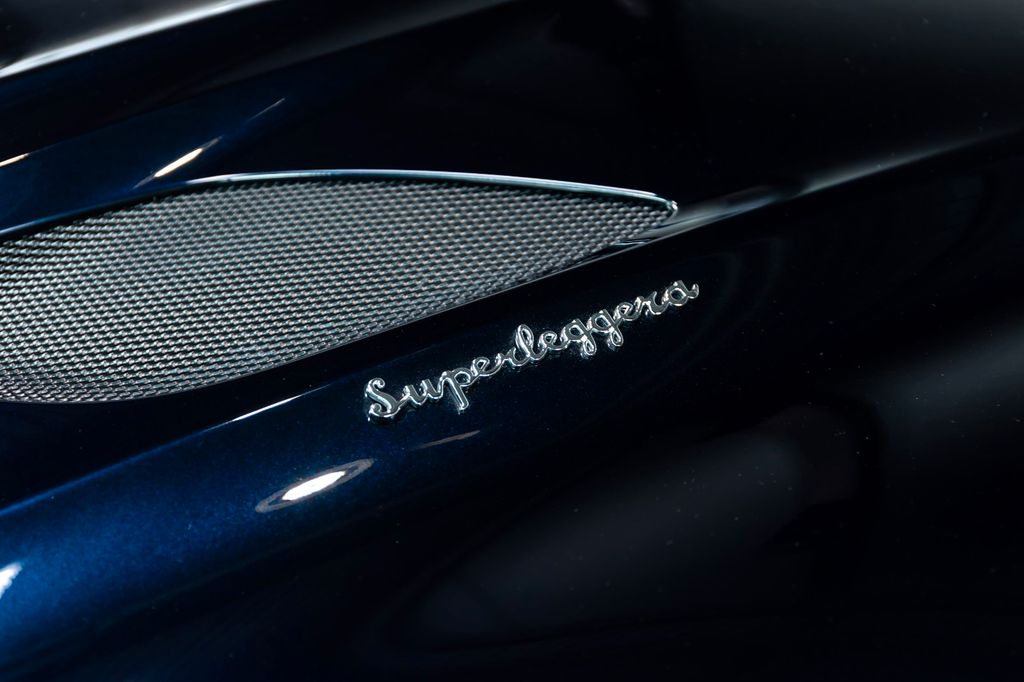 Aston Martin DBS 2020