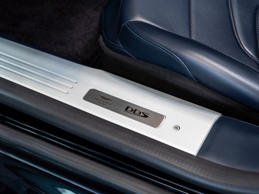 Aston Martin DBS 2020